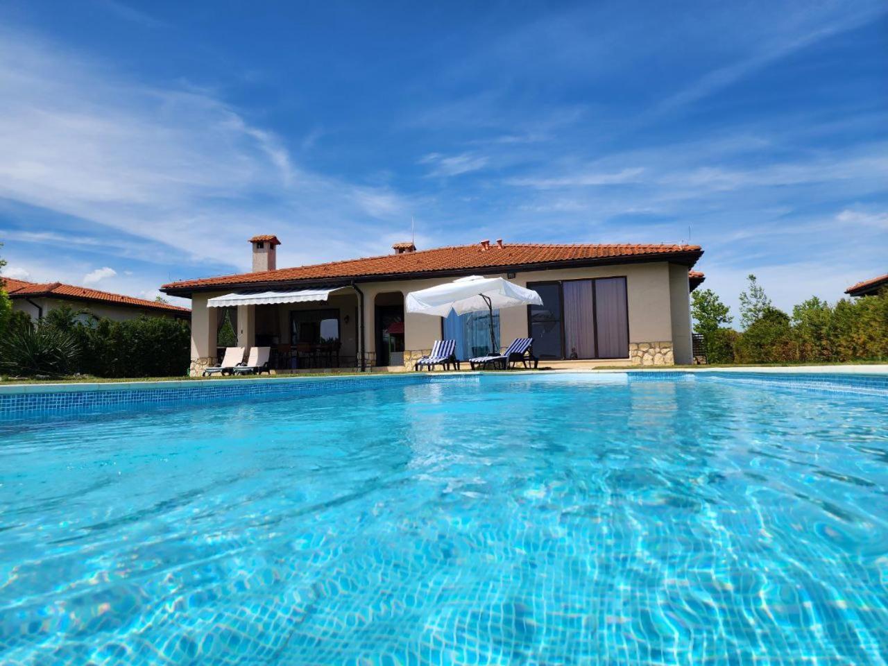 Private Villa 102 With Heated Pool In Blacksearama Balchik Luaran gambar